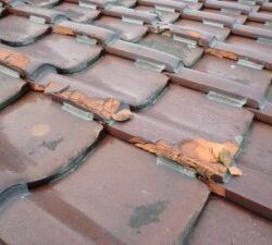 さいたま市岩槻区にて屋根葺き替え・下屋根塗装工事をいたしました