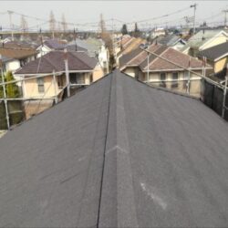 さいたま市見沼区にて塗膜劣化したスレート屋根の屋根カバー工法を施工いたしました