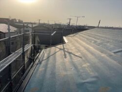 上尾市　屋根カバー工法 唐草水切り板金設置