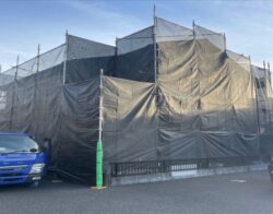 蓮田市にて　屋根外壁塗装工事 足場設置