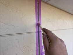 蓮田市にて　屋根外壁塗装工事 シーリングプライマー塗布
