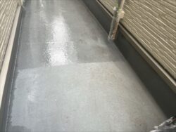 さいたま市見沼区にて ベランダ防水工事　プライマー塗布