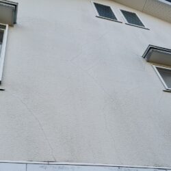 さいたま市大宮区　屋根外壁塗装棟板金工事 外壁ひび