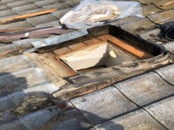 蓮田市　瓦設置大下屋根漆喰補修 トップライト解体
