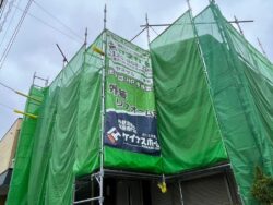 さいたま市緑区　屋根塗装・縦樋補修　足場設置