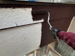 見沼区　外壁塗装ベランダ防水波板交換 外壁中塗り