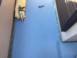 見沼区　外壁塗装ベランダ防水波板交換 ベランダ緩衝シート敷き込み (2)