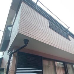 三郷市フッ素樹脂塗料を使用した階段鉄部・外塀・基礎修繕塗装工事を施工致しました
