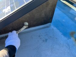 さいたま市南区　ウレタン塗膜防水通気緩衝工法プライマー塗布