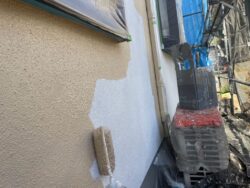 さいたま市大宮区　屋根カバー外壁塗装 中塗り