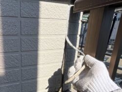 白岡市　外壁塗装　コーキングカット