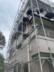 さいたま市緑区　防水コーキング交換付帯塗装 足場設置 