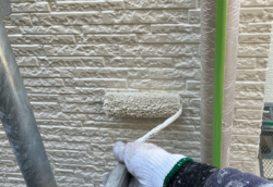 越谷市　屋根外壁塗装 外壁上塗り