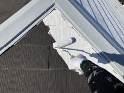 越谷市　屋根外壁塗装 屋根塗装下塗り