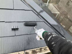 越谷市　屋根外壁塗装 屋根塗装上塗り