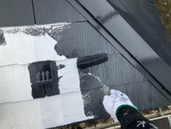 越谷市　屋根外壁塗装 屋根塗装　中塗り