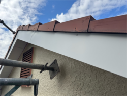 さいたま市見沼区にて破風板金巻