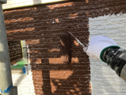 越谷市　屋根外壁塗装 外壁中塗り