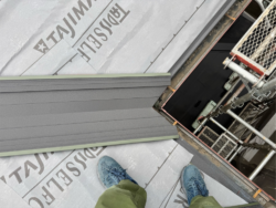 岩槻区　屋根カバー 屋根材谷板金設置