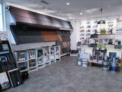 ヤネザル店内